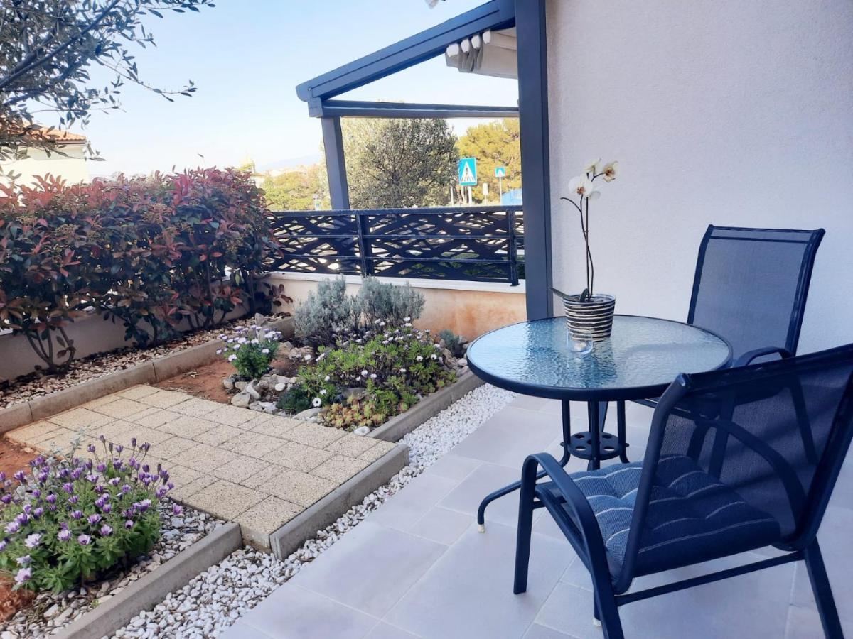 Apartman Madonnina Cres Bagian luar foto