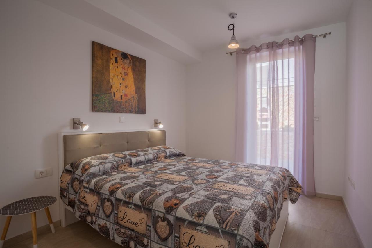 Apartman Madonnina Cres Bagian luar foto