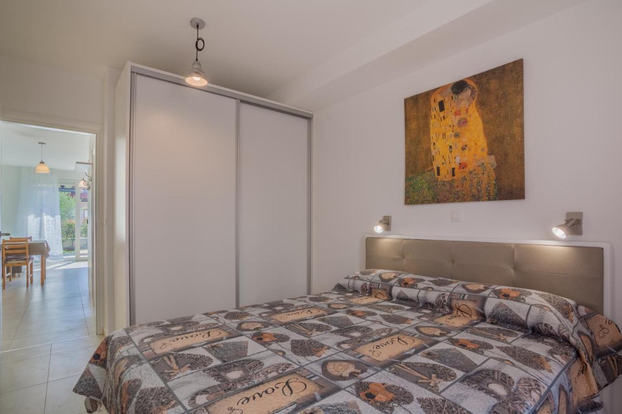 Apartman Madonnina Cres Bagian luar foto