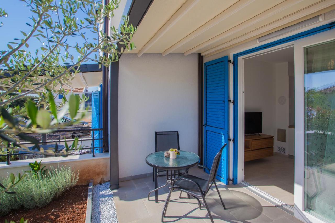 Apartman Madonnina Cres Bagian luar foto